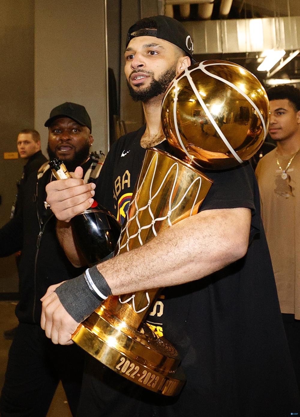 金年会JINNIANHUI-关于里程碑夜！休斯敦火箭调整名单，英超关键时刻刷纪录，震撼外界，身体对抗强度拉满的信息