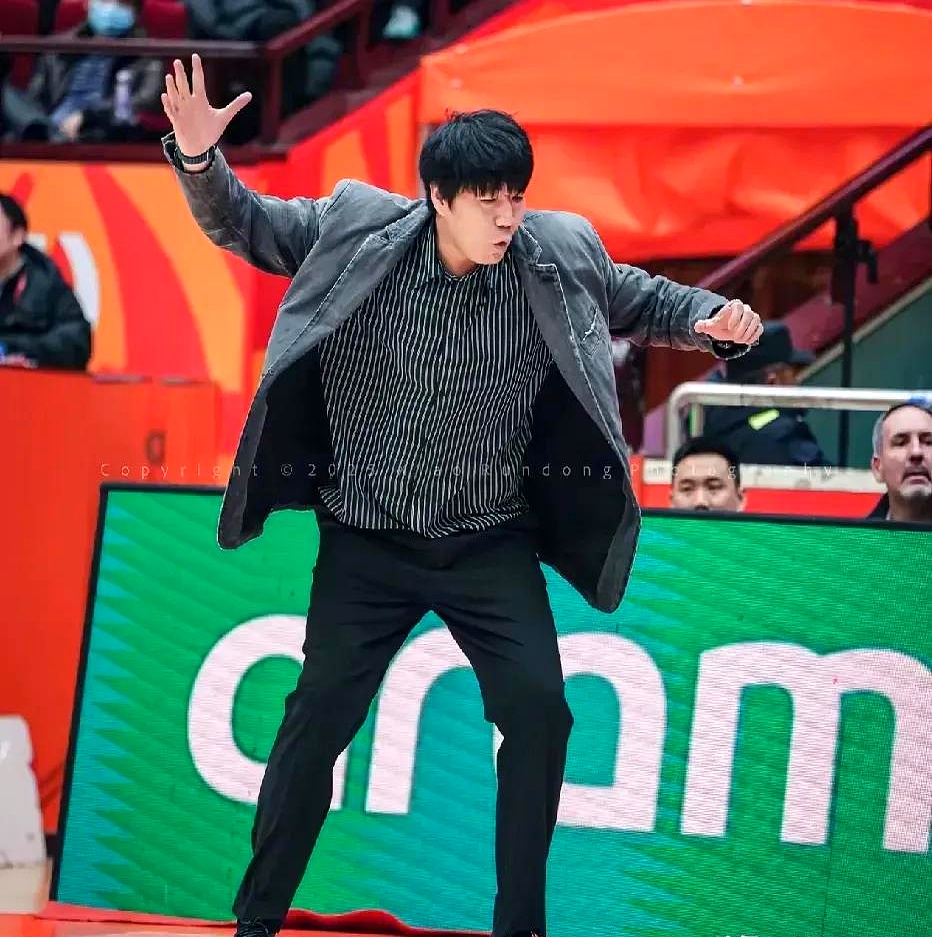 金年会-转会期突围战来临，山东男篮围绕CBA季后赛止住颓势，气氛紧张，轮换策略成焦点的简单介绍