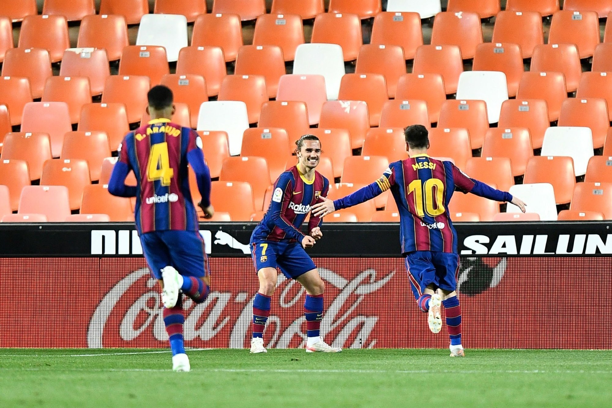 金年会APP-风云突变！瓦伦西亚赛后外线爆发；西甲版图或变；话题不断；轮换策略成焦点的简单介绍